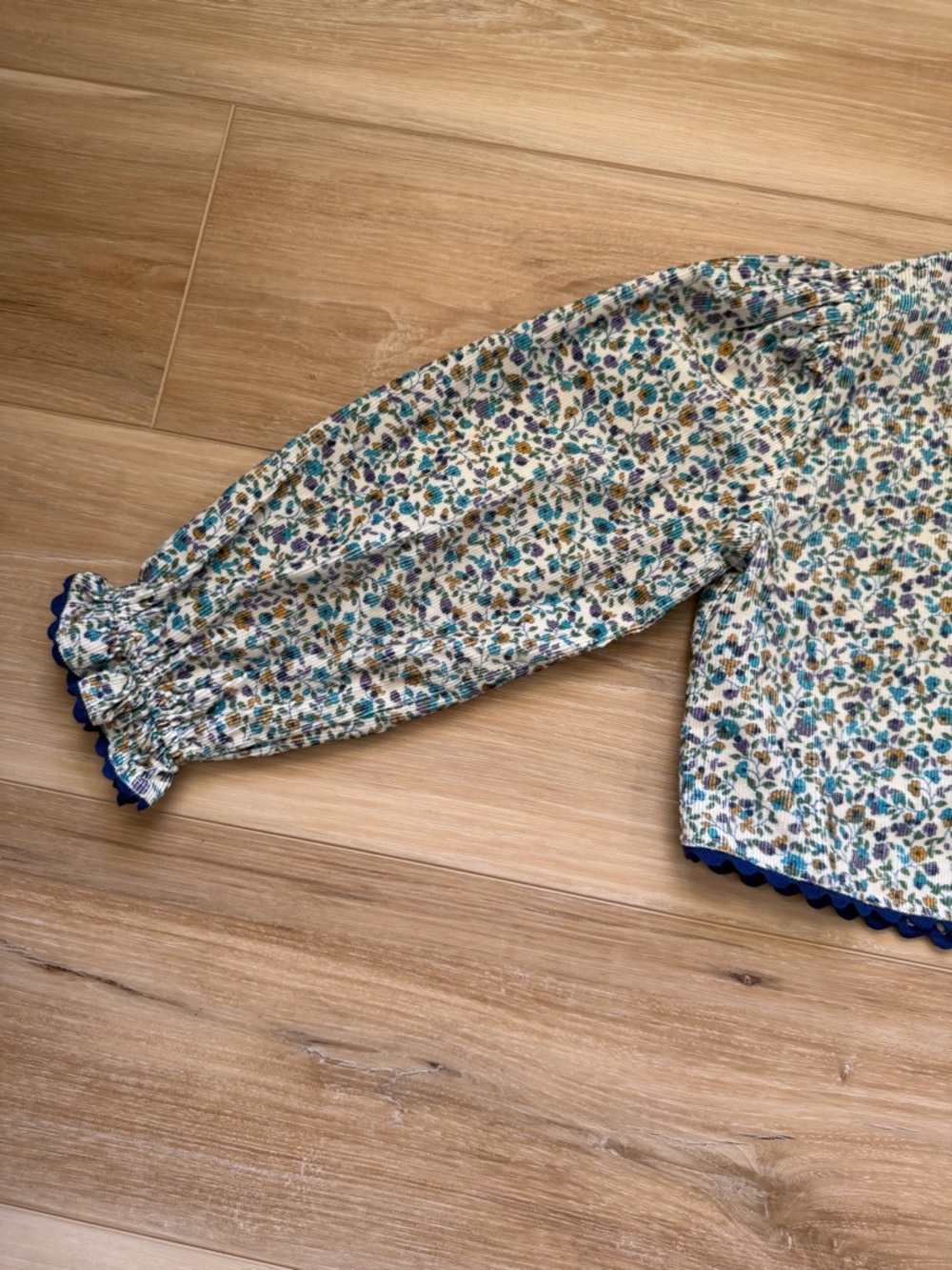 Blue Floral Cropped Top - Kids - Picture 2 of 16